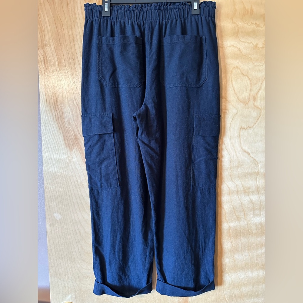 Time and Tru Women's Linen Blend Cropped
Cargo Pants - Picture 5 of 8